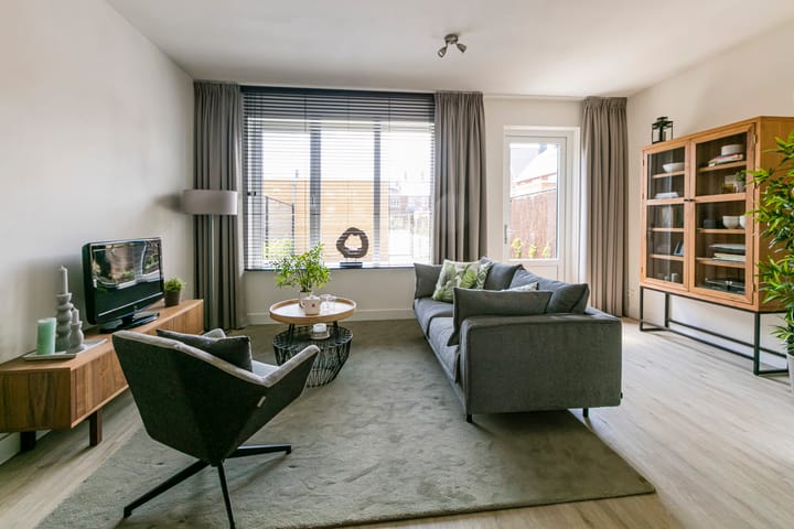 Photo 2 of Weidestraat 10