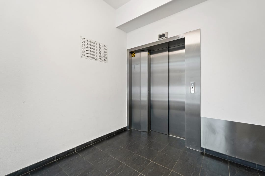 Photo 8 of Muzenstraat 102