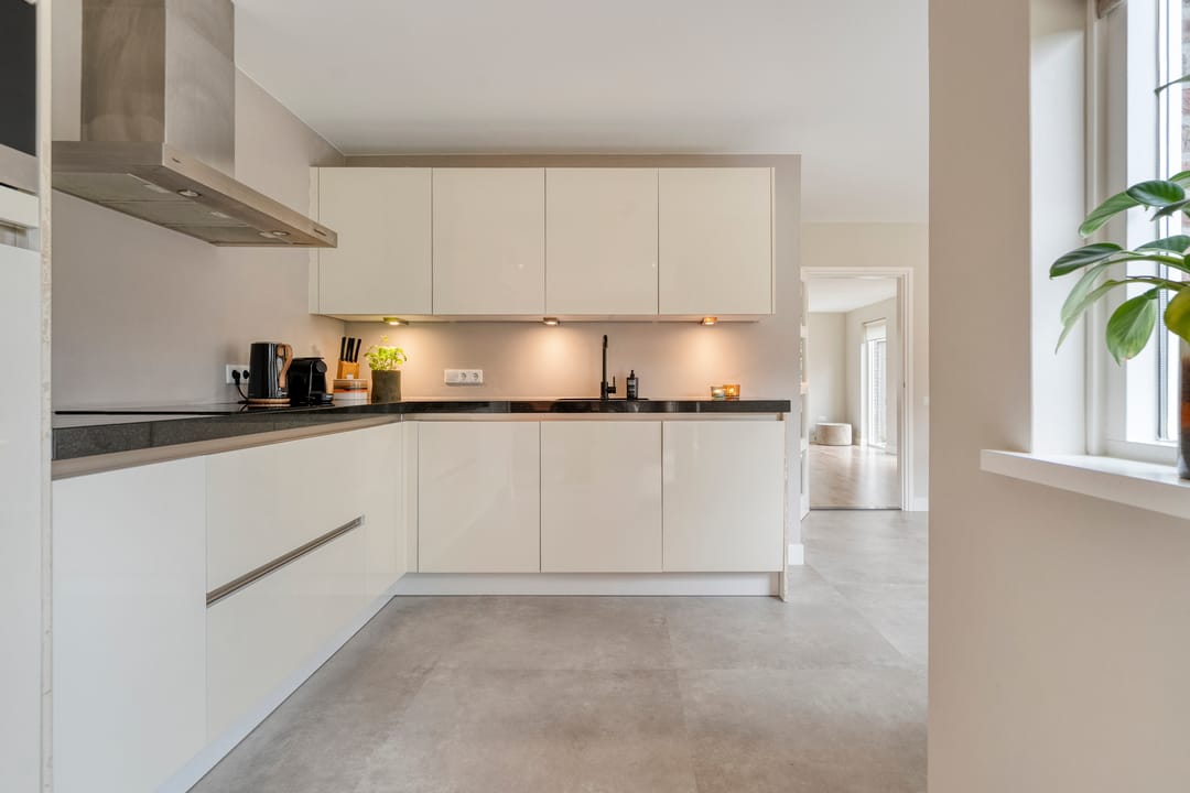 Photo 11 of Havezatestraat 37