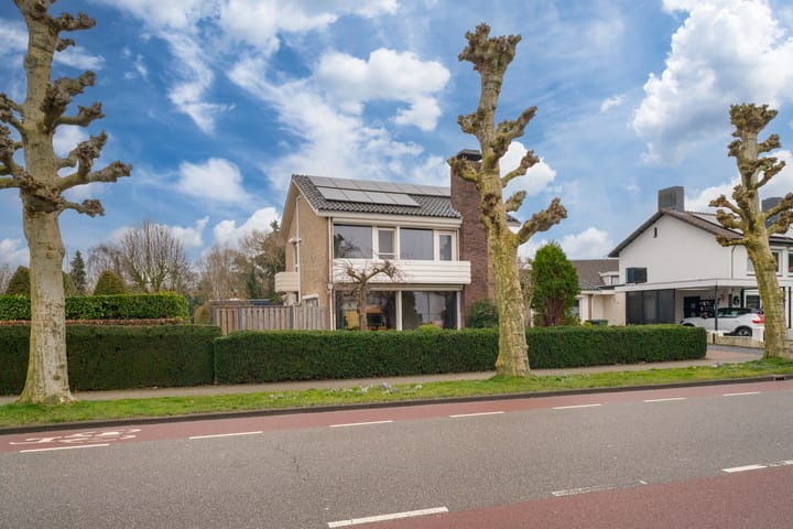 Twee-onder-één-kap te koop: Wilhelminalaan 10, Zevenaar