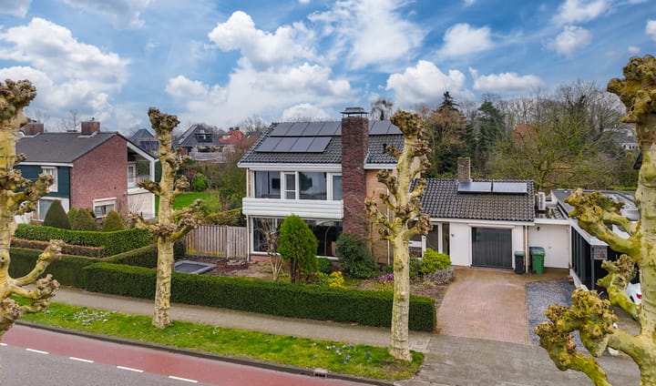 Twee-onder-één-kap te koop: Wilhelminalaan 10, Zevenaar