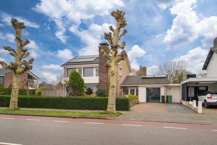 Twee-onder-één-kap te koop: Wilhelminalaan 10, Zevenaar
