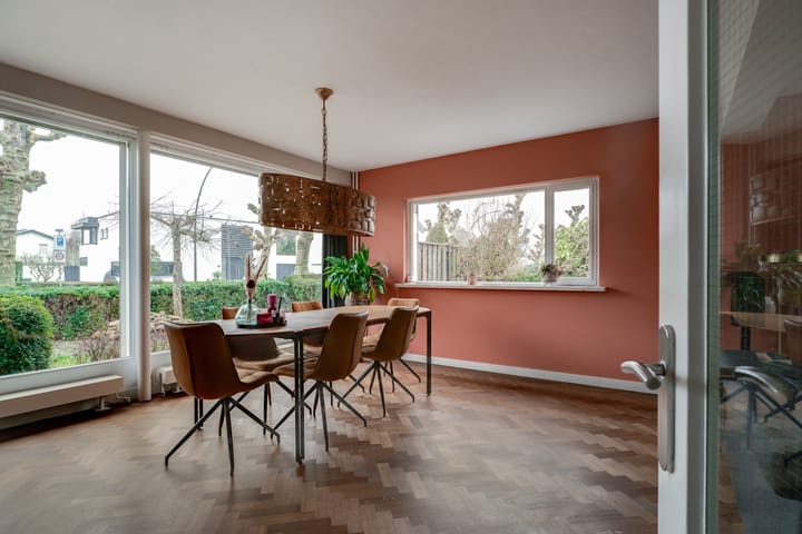 Twee-onder-één-kap te koop: Wilhelminalaan 10, Zevenaar