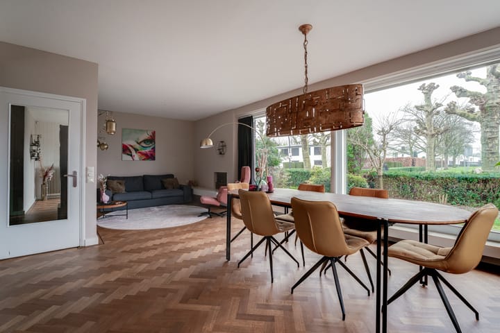 Twee-onder-één-kap te koop: Wilhelminalaan 10, Zevenaar