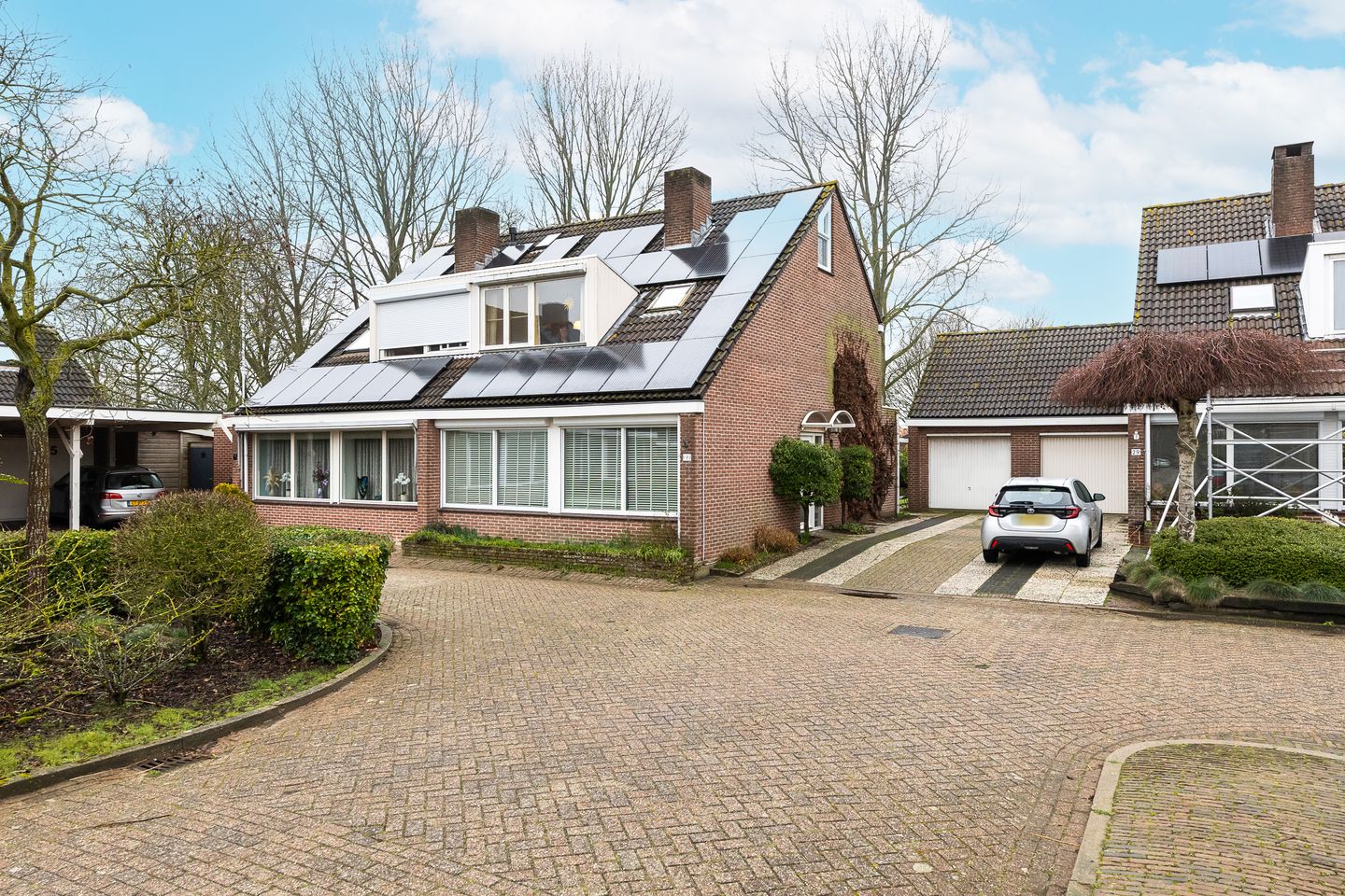 Photo 1 of Van Karnebeekstraat 27