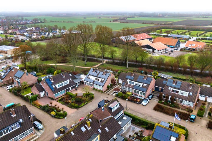 Photo 2 of Van Karnebeekstraat 27