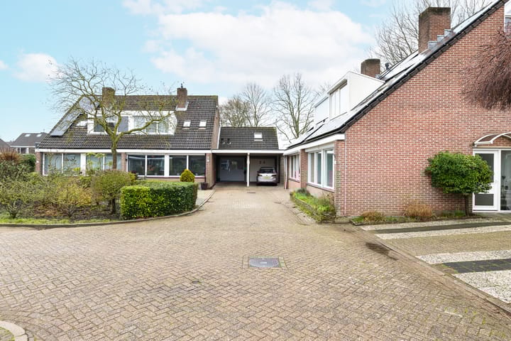 Photo 3 of Van Karnebeekstraat 27