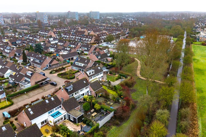 Photo 4 of Van Karnebeekstraat 27