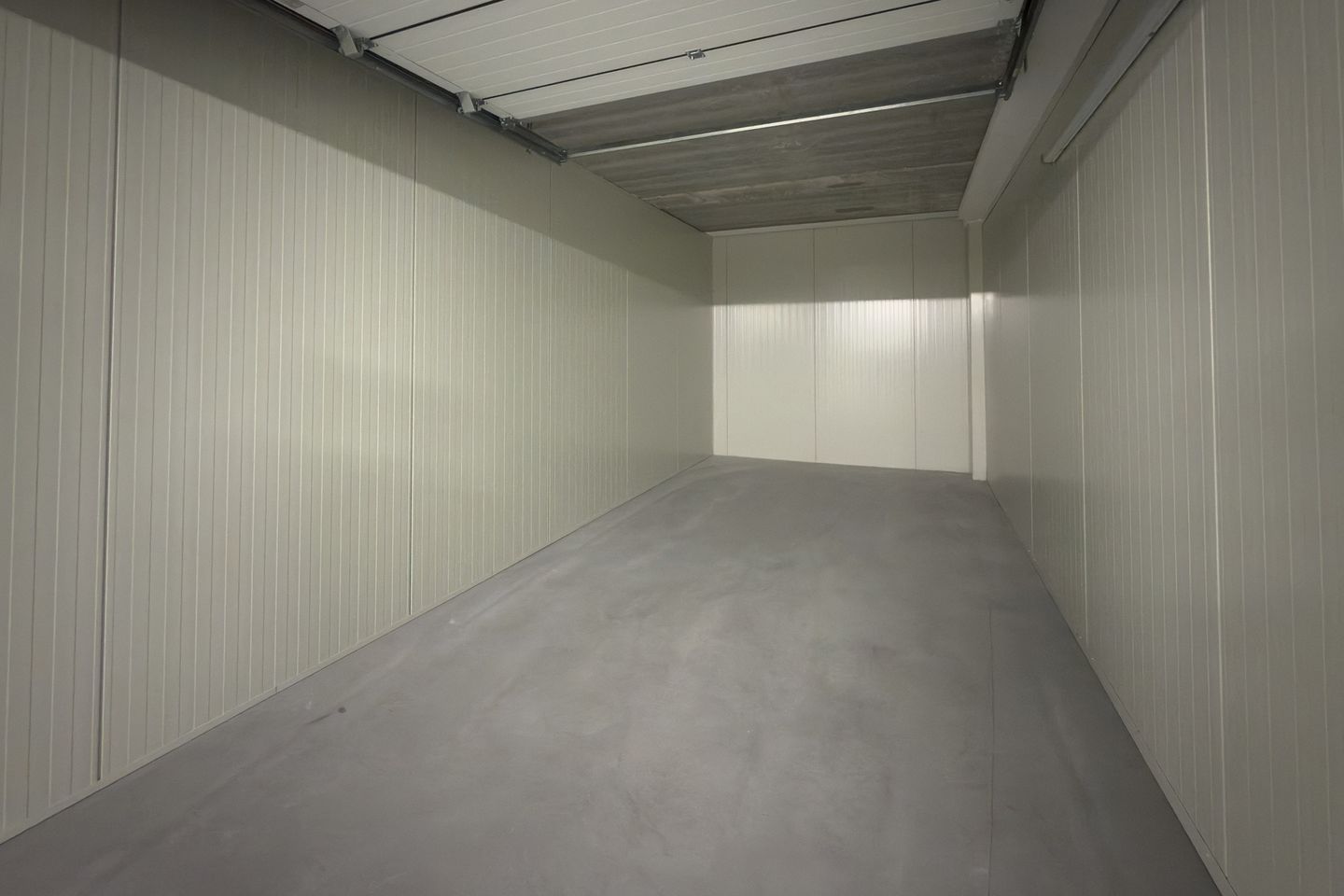 View photo 2 of Steur 210