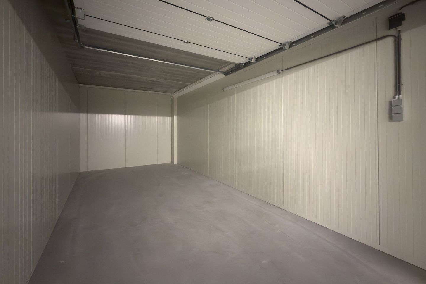 View photo 3 of Steur 210