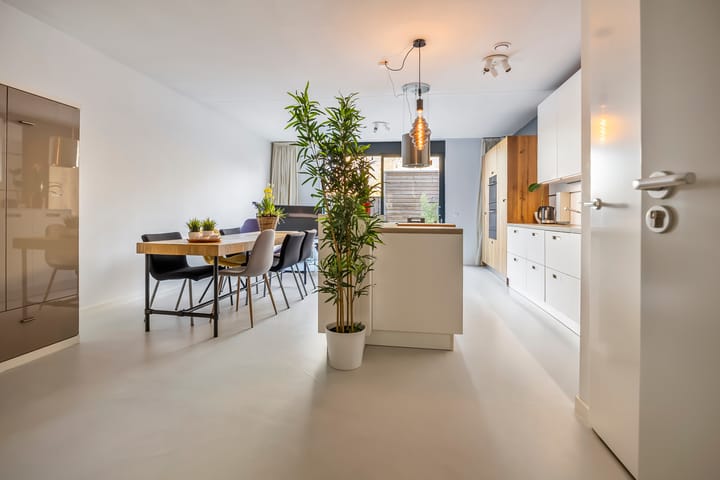 Photo 4 of Bagijnenwalstraat 17