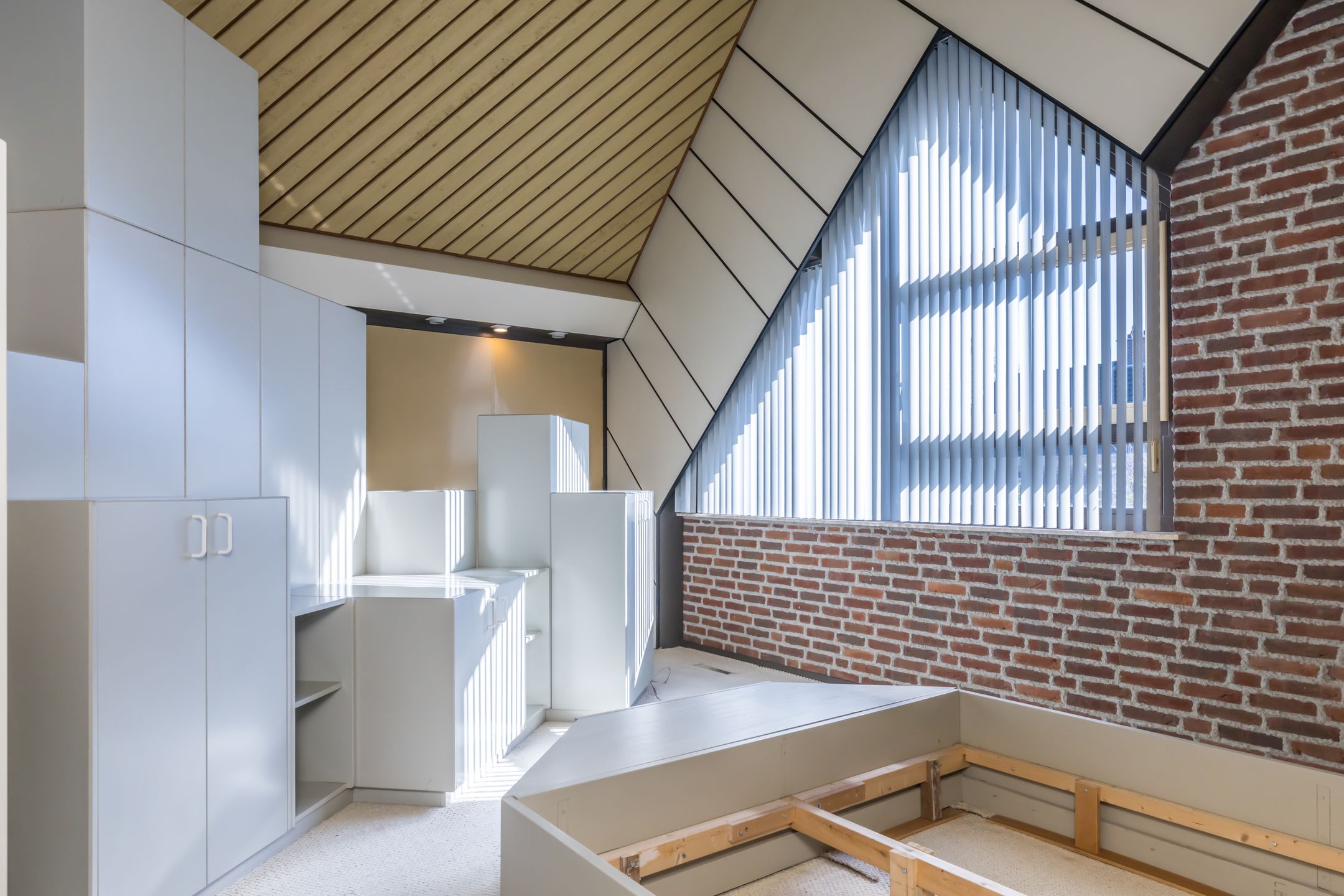 186.jpg?options=width=2160