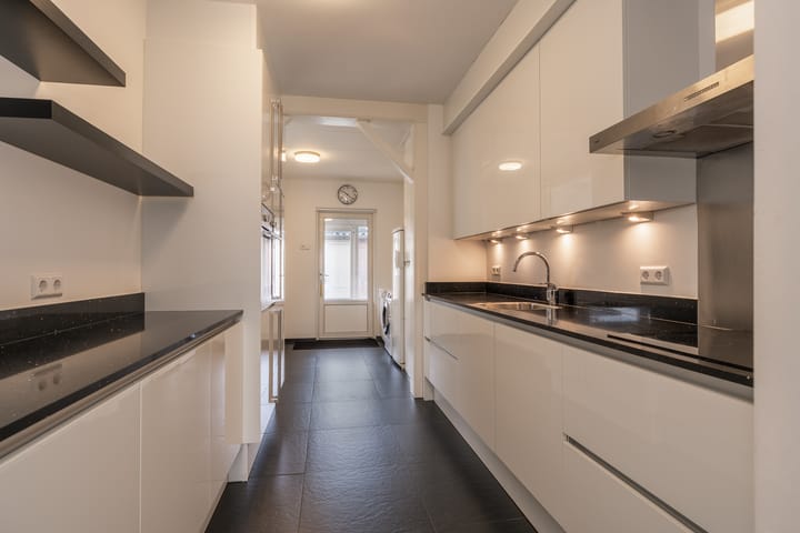 Photo 2 of Koningin Emmastraat 18