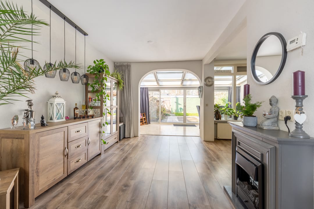 Spacious Family Home in Zaandam with Garden and Serre — 12