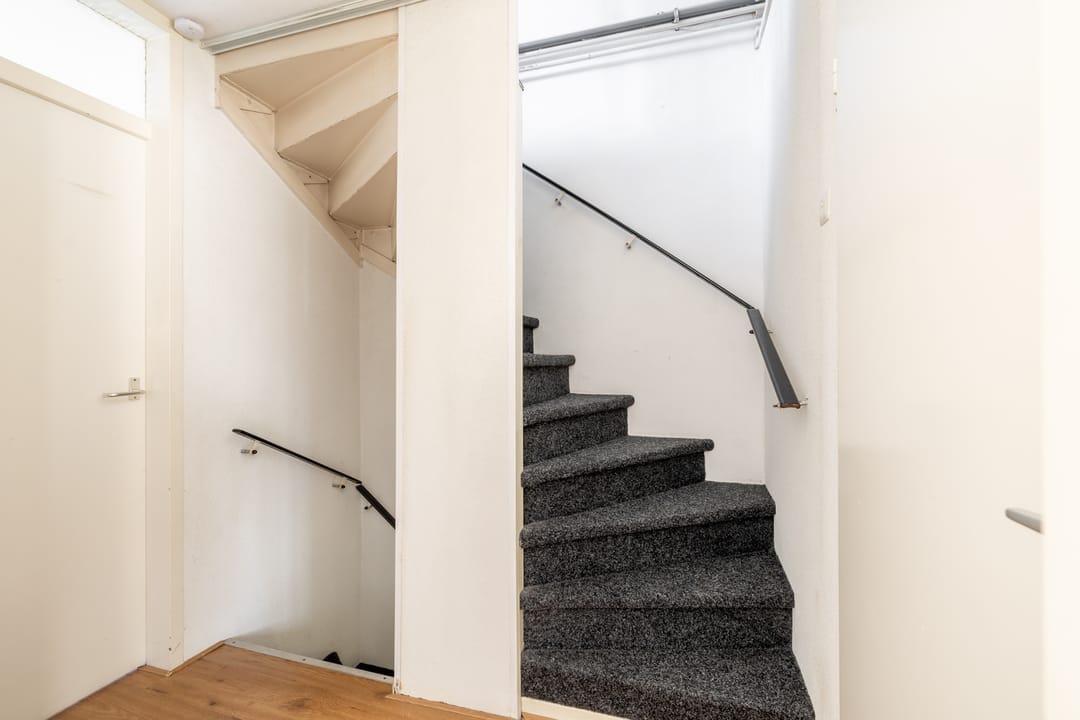 Spacious Family Home in Zaandam with Garden and Serre — 22