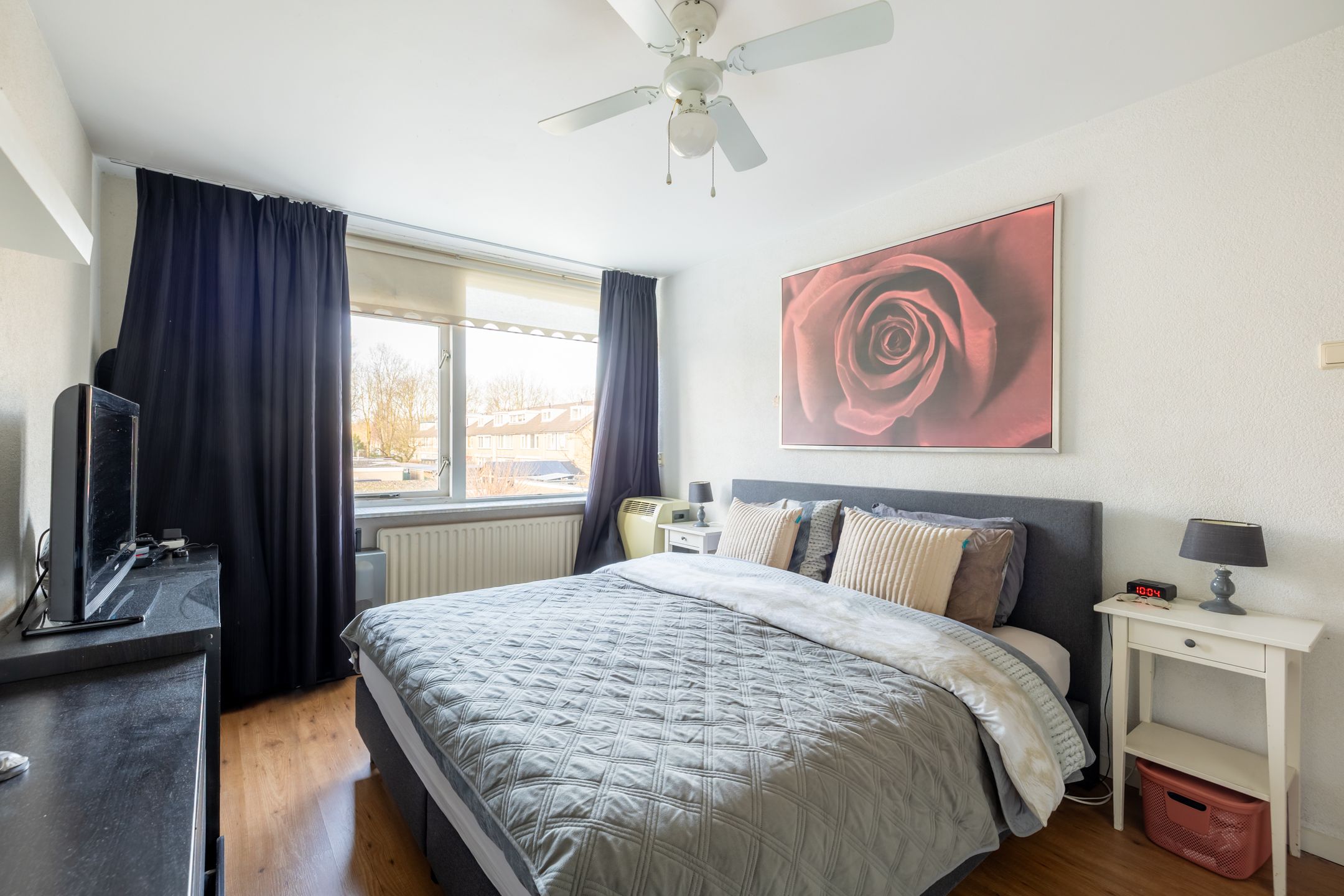 Spacious Family Home in Zaandam with Garden and Serre — 25