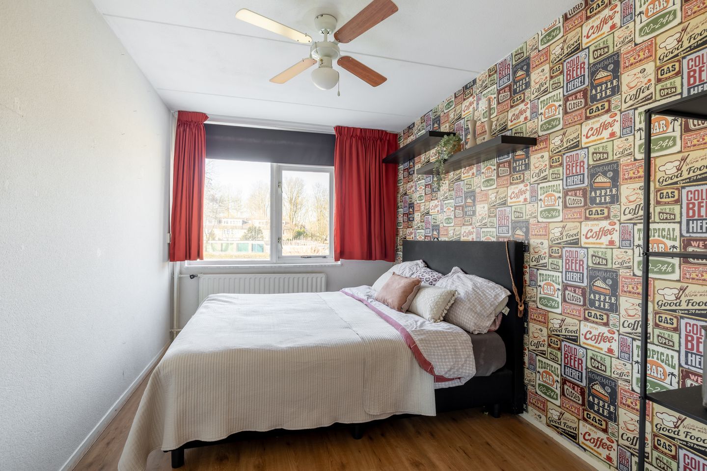 Spacious Family Home in Zaandam with Garden and Serre — 27