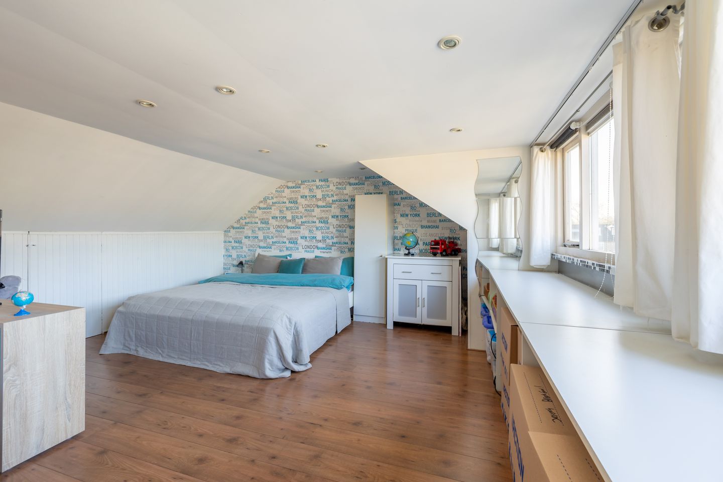 Spacious Family Home in Zaandam with Garden and Serre — 33