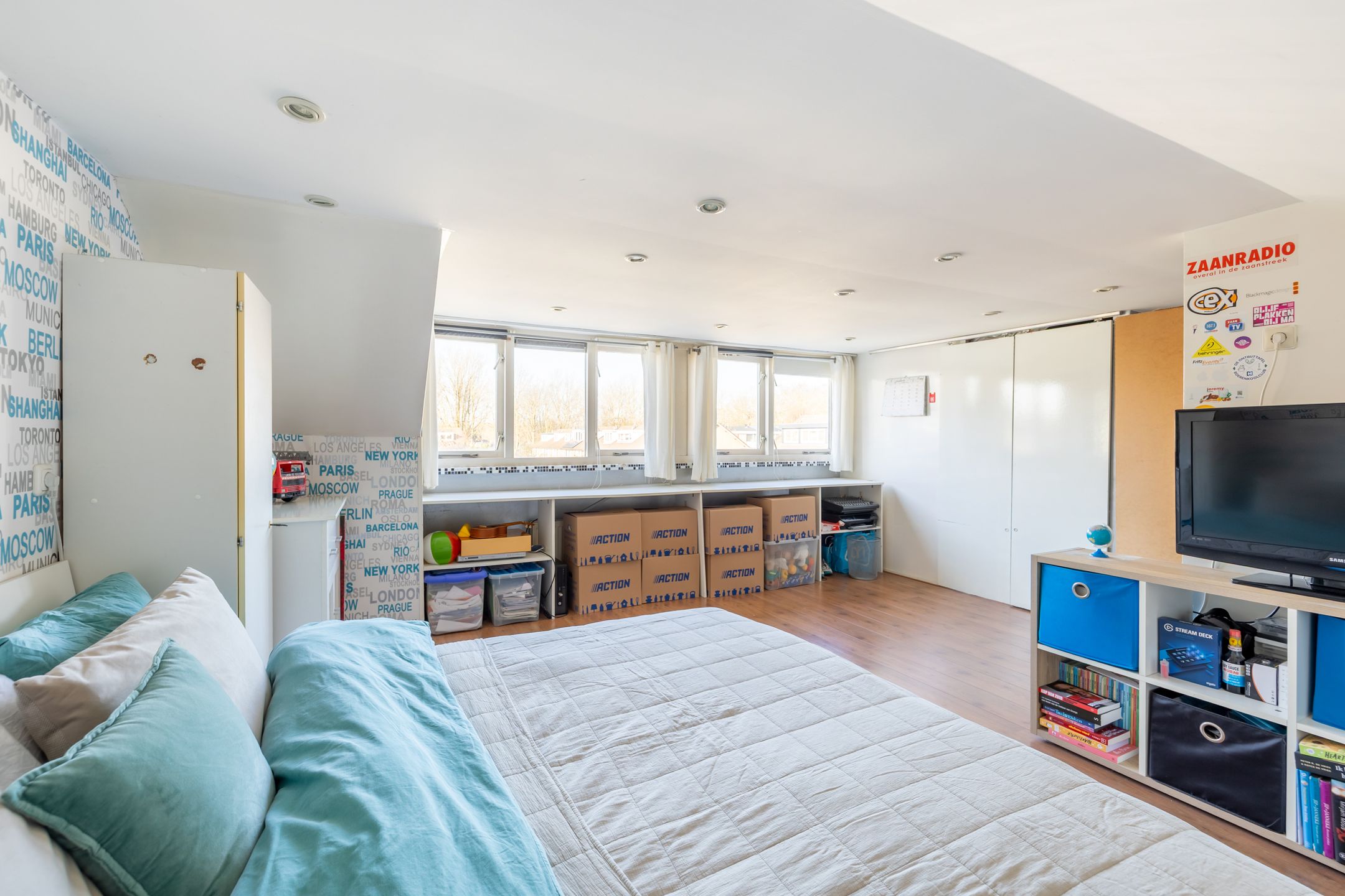 Spacious Family Home in Zaandam with Garden and Serre — 34