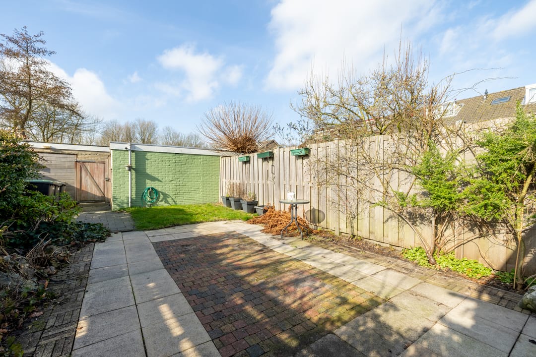 Spacious Family Home in Zaandam with Garden and Serre — 35