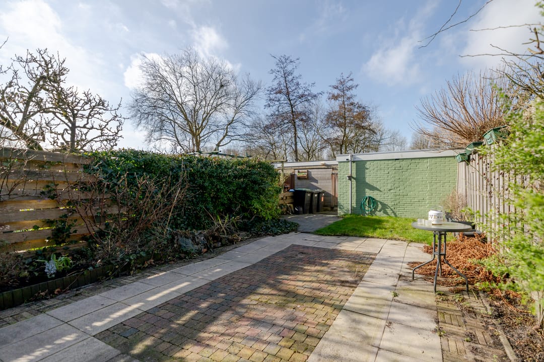 Spacious Family Home in Zaandam with Garden and Serre — 36