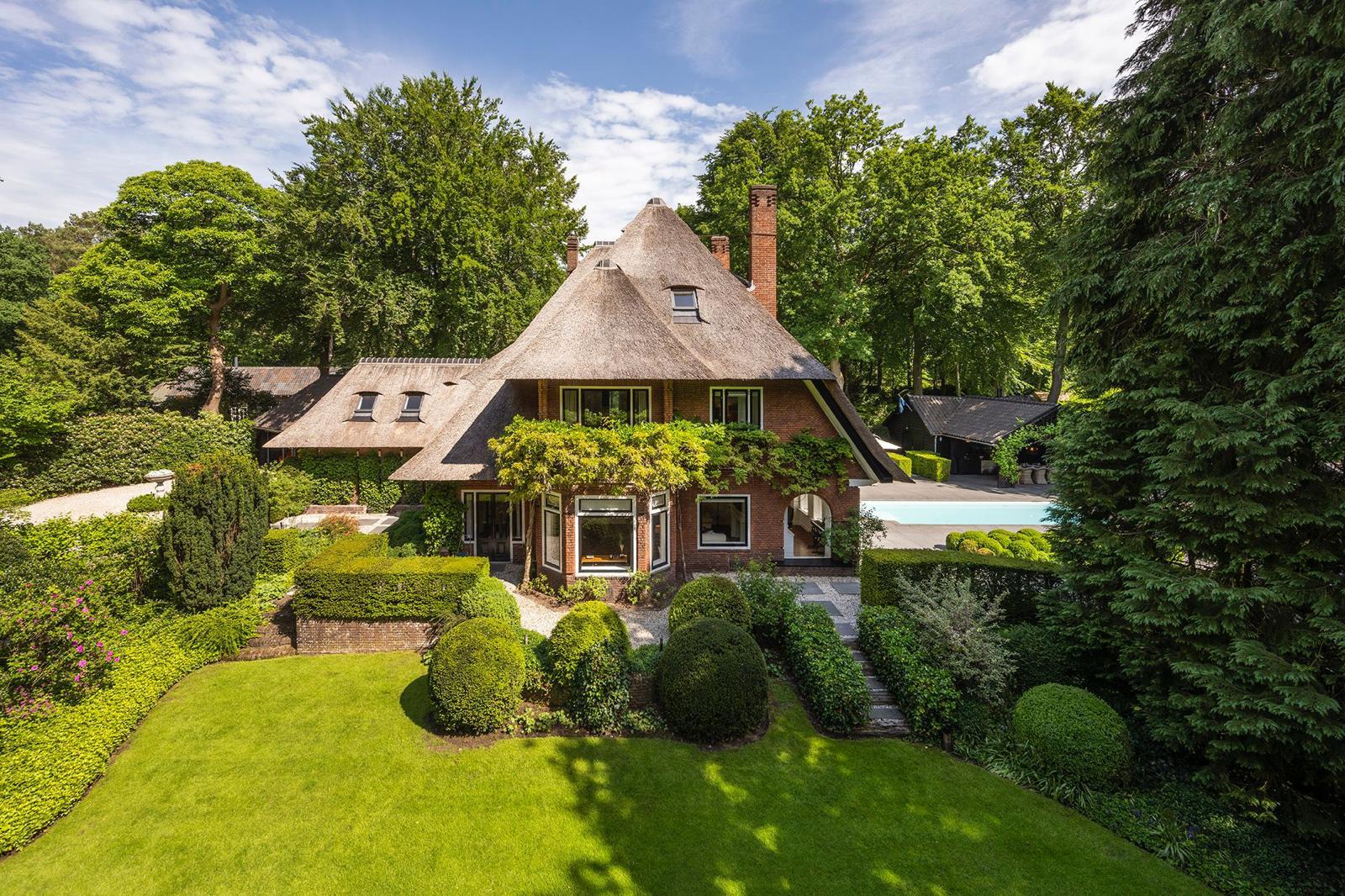 Buying a house in The Netherlands., Prins Hendriklaan 8