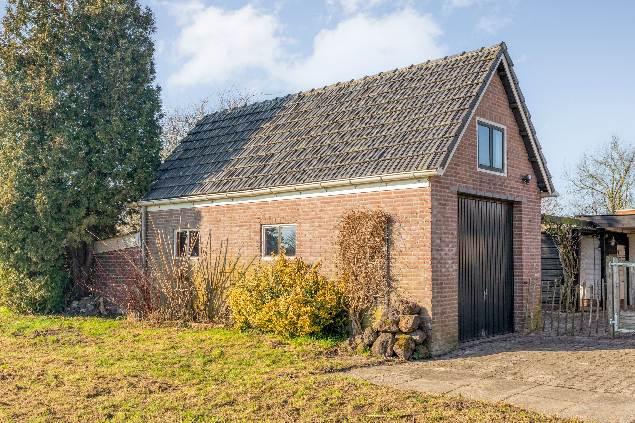 Rural Semi-Detached Home with Extensive Garden Near Zwolle — 38