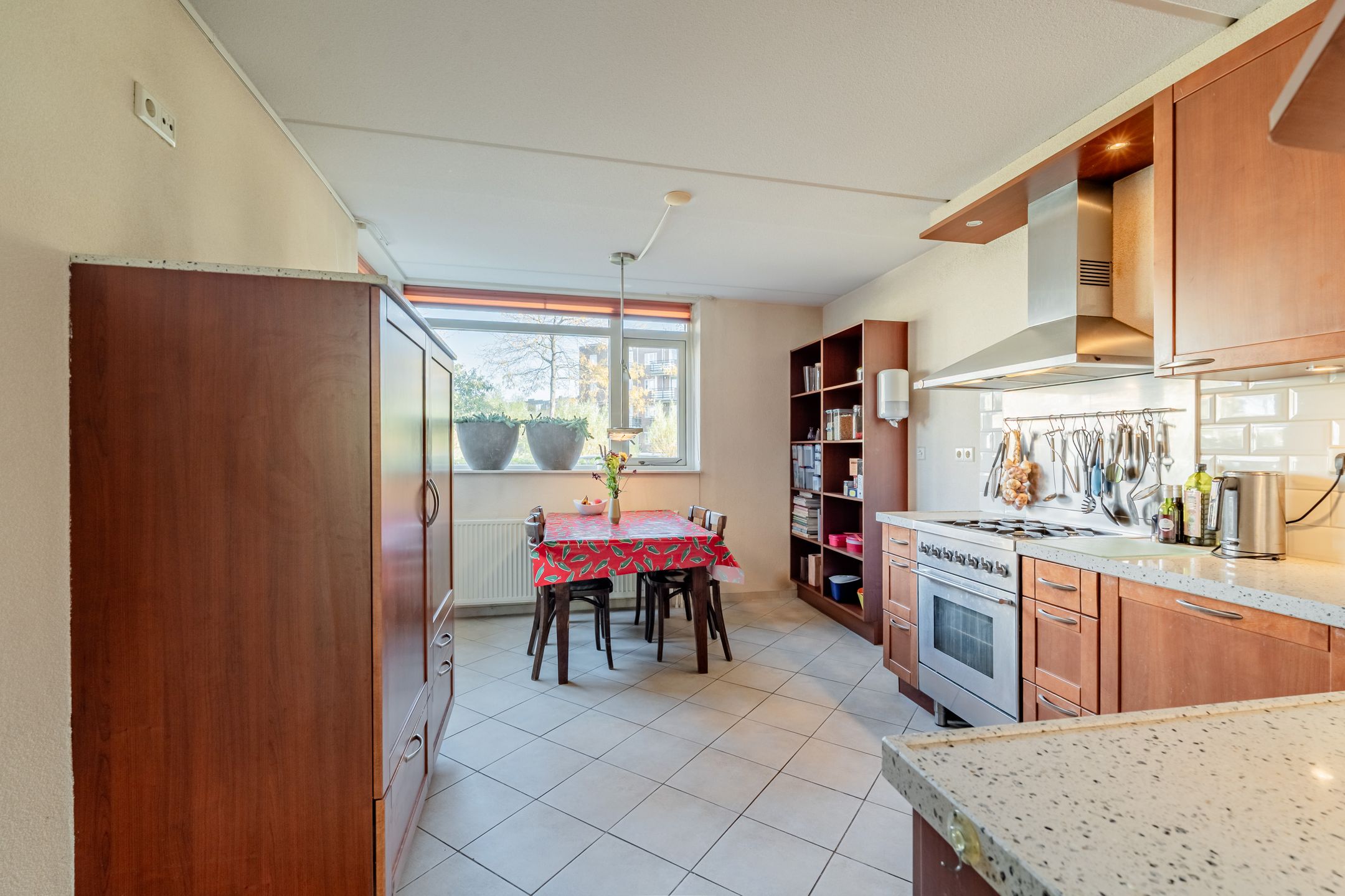 Spacious family home with 4 bedrooms and sunny backyard in Noordwijk — 12
