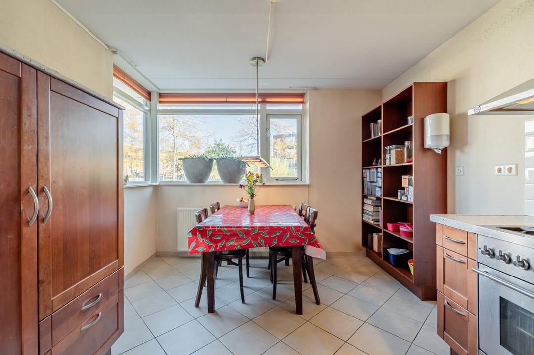 Spacious family home with 4 bedrooms and sunny backyard in Noordwijk — 13