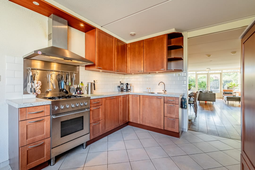 Spacious family home with 4 bedrooms and sunny backyard in Noordwijk — 14