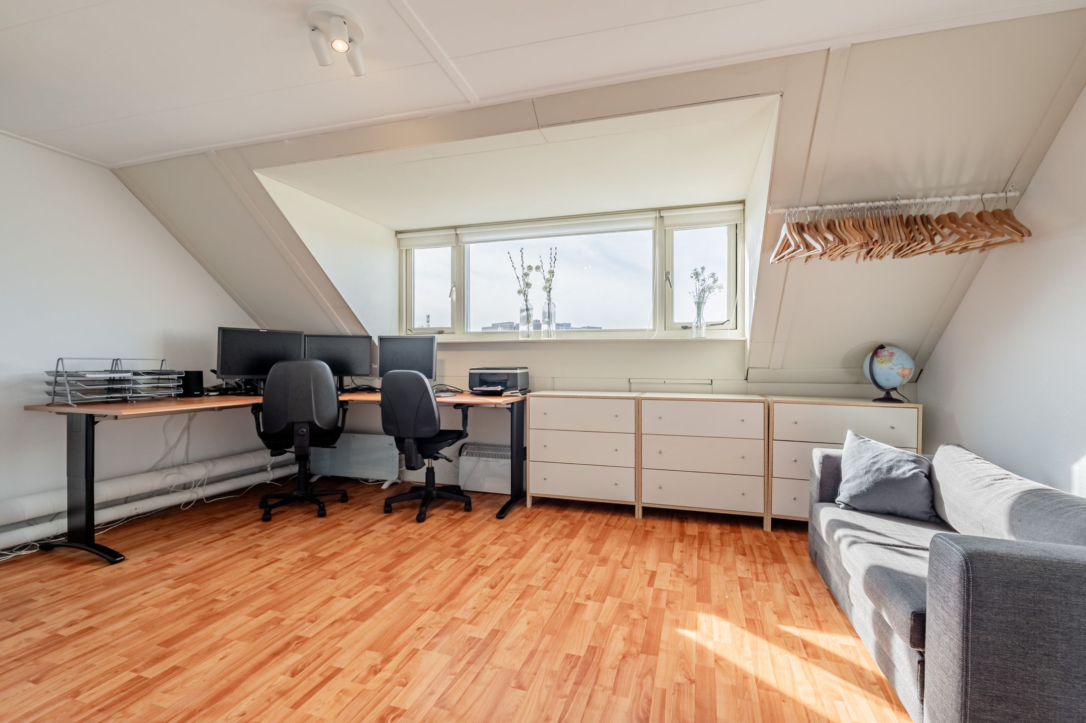 Spacious family home with 4 bedrooms and sunny backyard in Noordwijk — 27