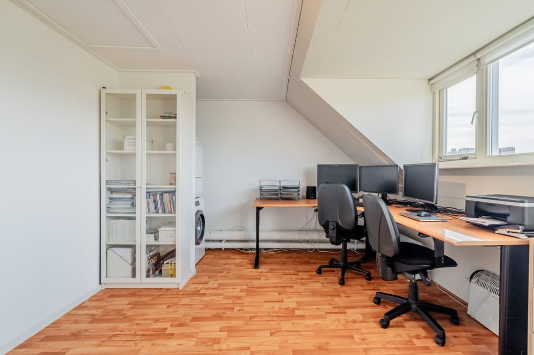 Spacious family home with 4 bedrooms and sunny backyard in Noordwijk — 28