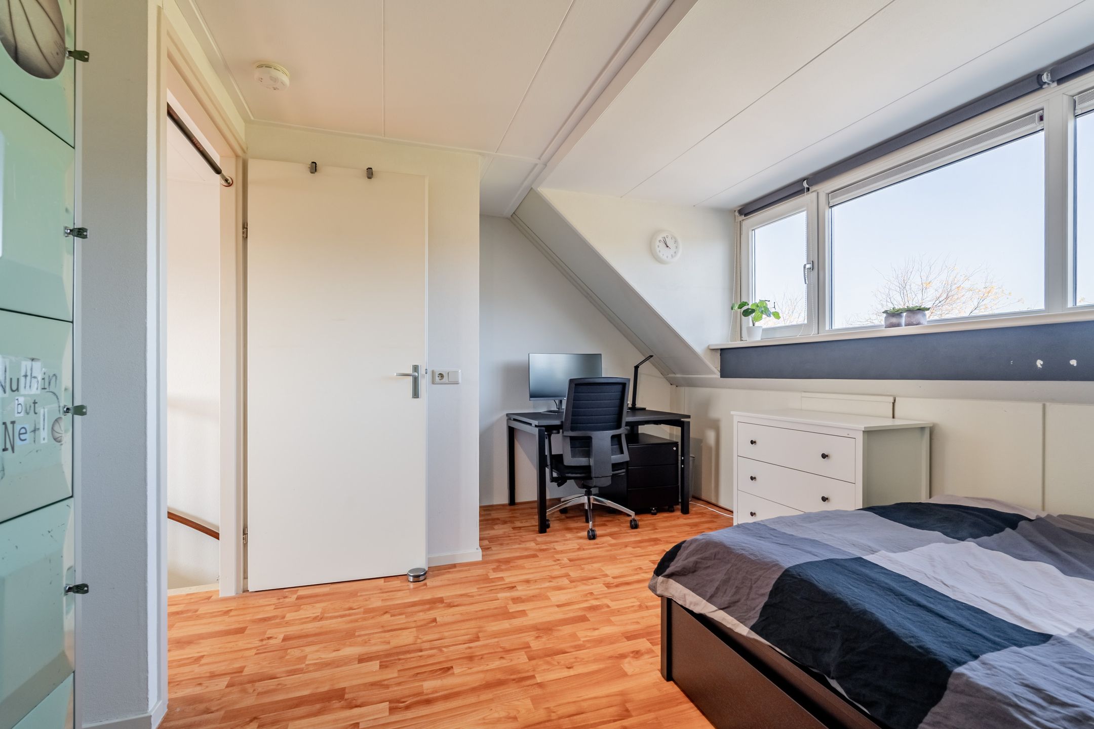 Spacious family home with 4 bedrooms and sunny backyard in Noordwijk — 30