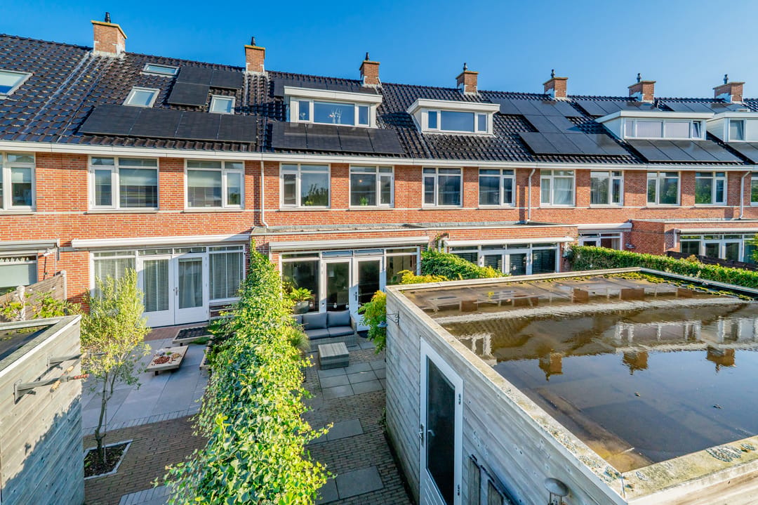 Spacious family home with 4 bedrooms and sunny backyard in Noordwijk — 34