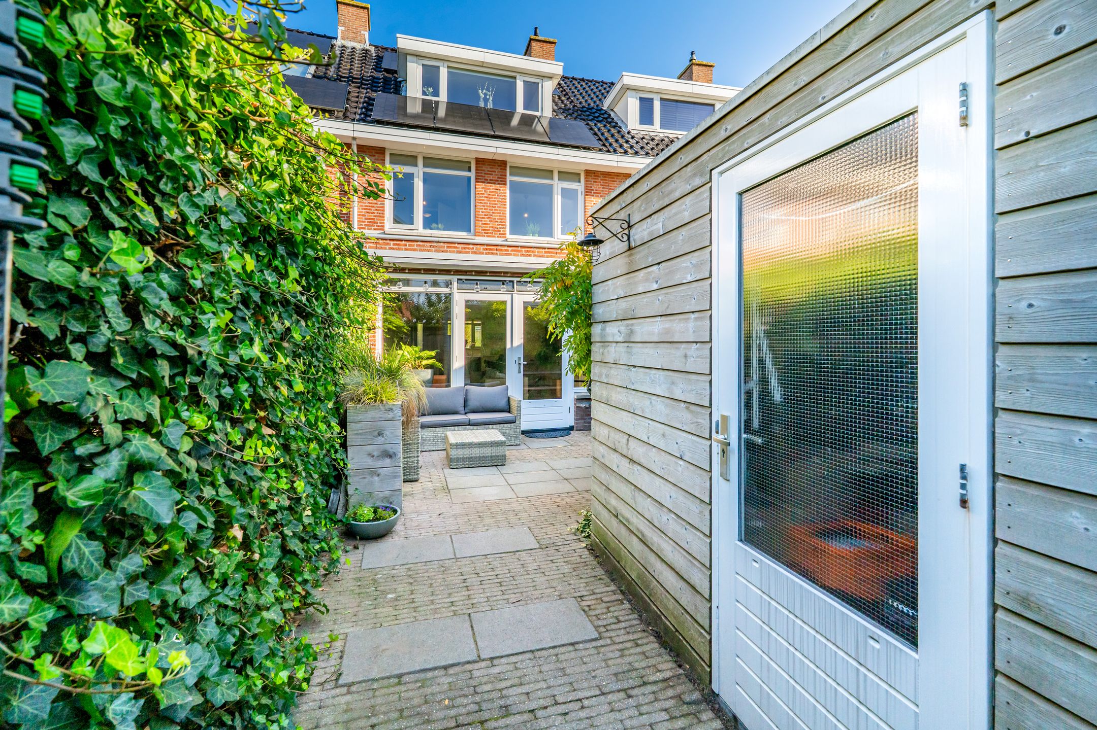 Spacious family home with 4 bedrooms and sunny backyard in Noordwijk — 36