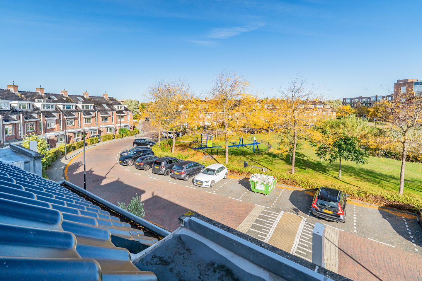 Spacious family home with 4 bedrooms and sunny backyard in Noordwijk — 41
