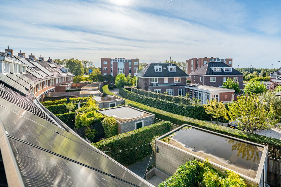 Spacious family home with 4 bedrooms and sunny backyard in Noordwijk — 43