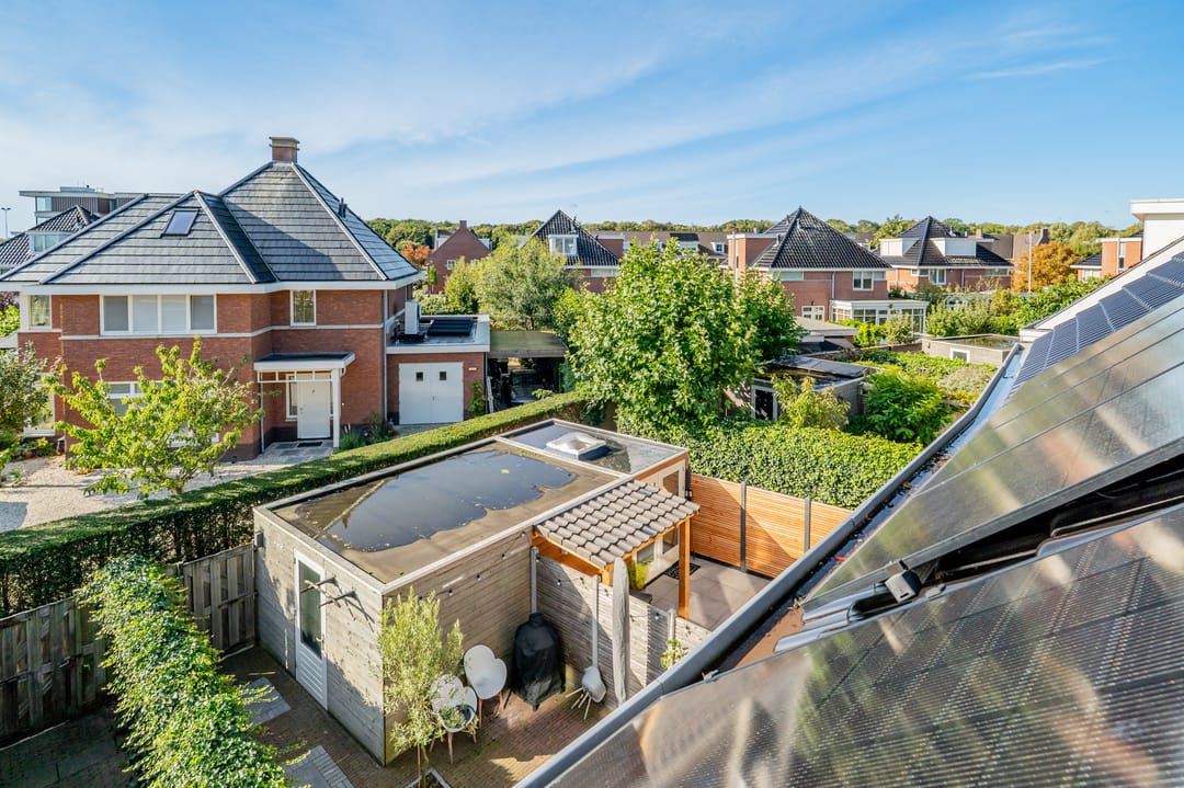 Spacious family home with 4 bedrooms and sunny backyard in Noordwijk — 44
