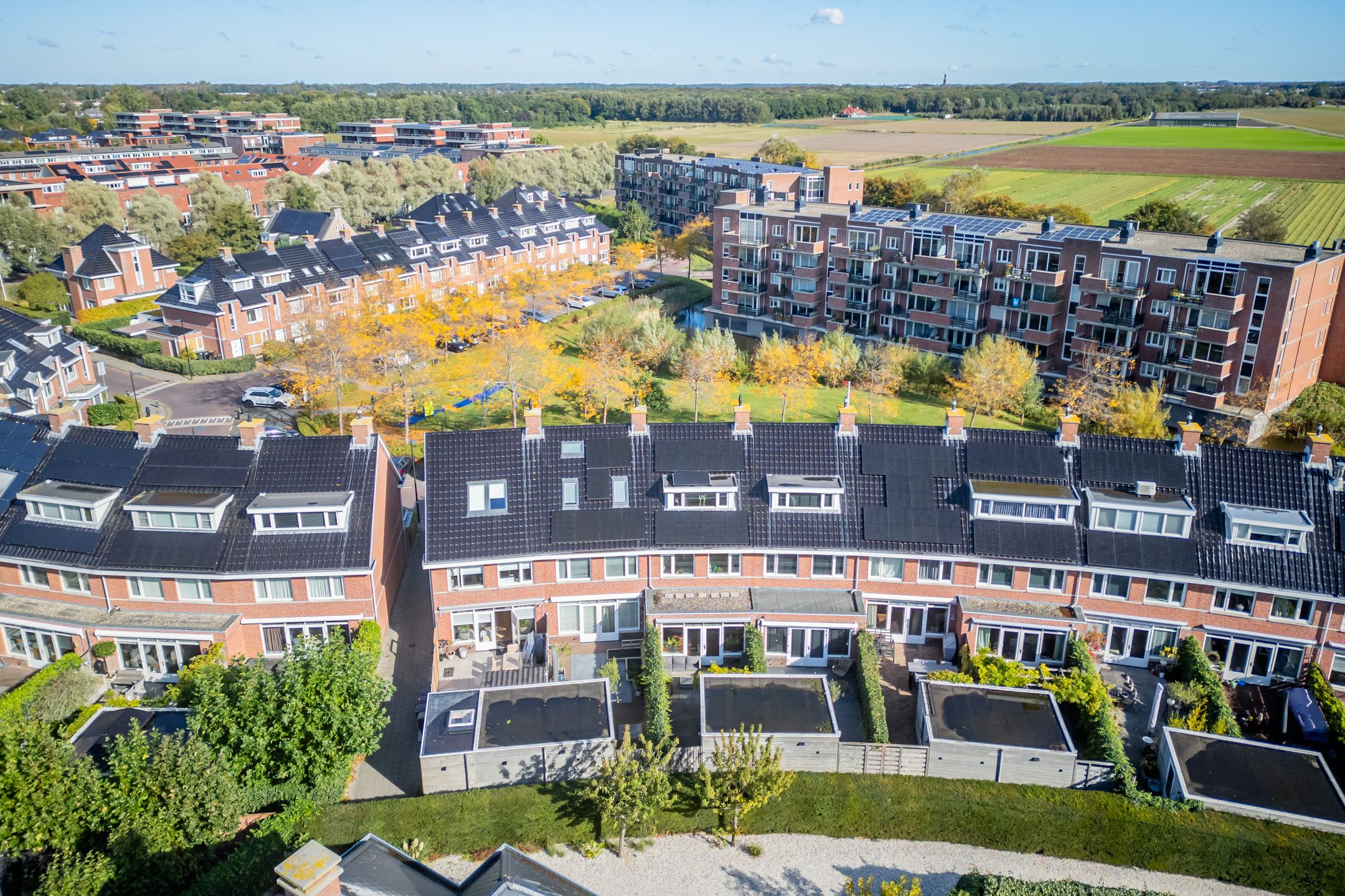 Spacious family home with 4 bedrooms and sunny backyard in Noordwijk — 48