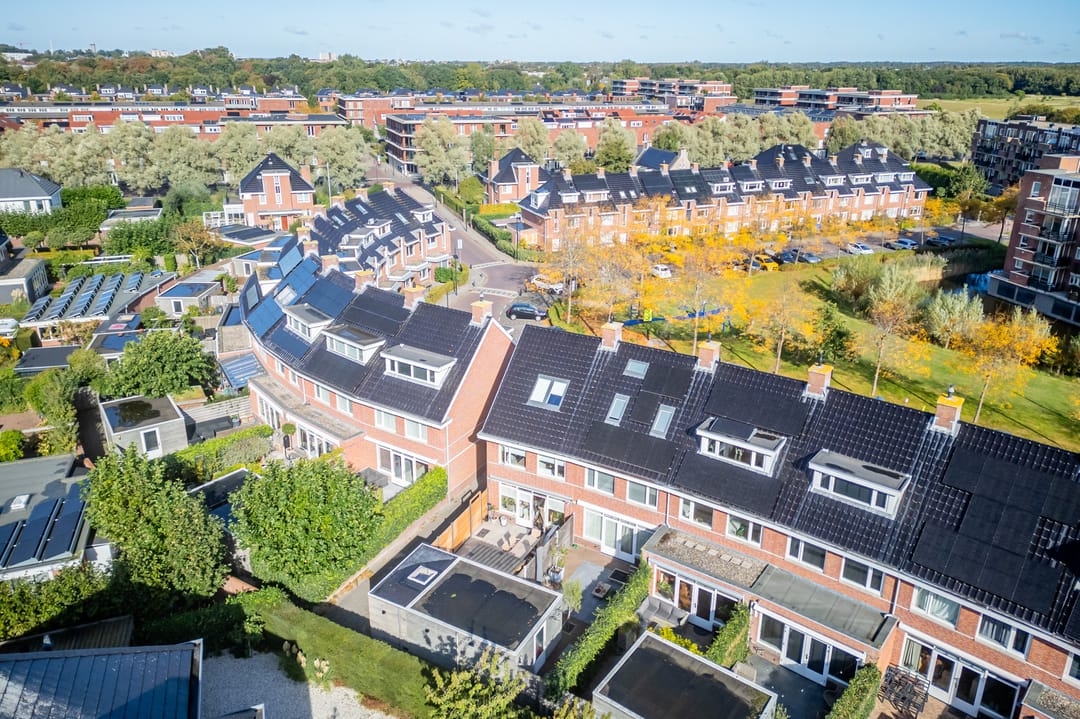 Spacious family home with 4 bedrooms and sunny backyard in Noordwijk — 49