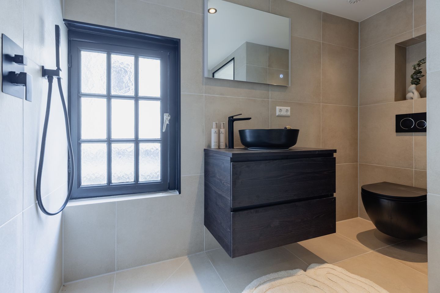 Photo 14 of St. Annastraat 1