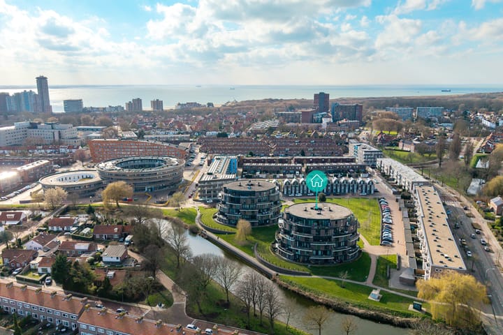 Foto 2 van Antoni Gaudipark 124