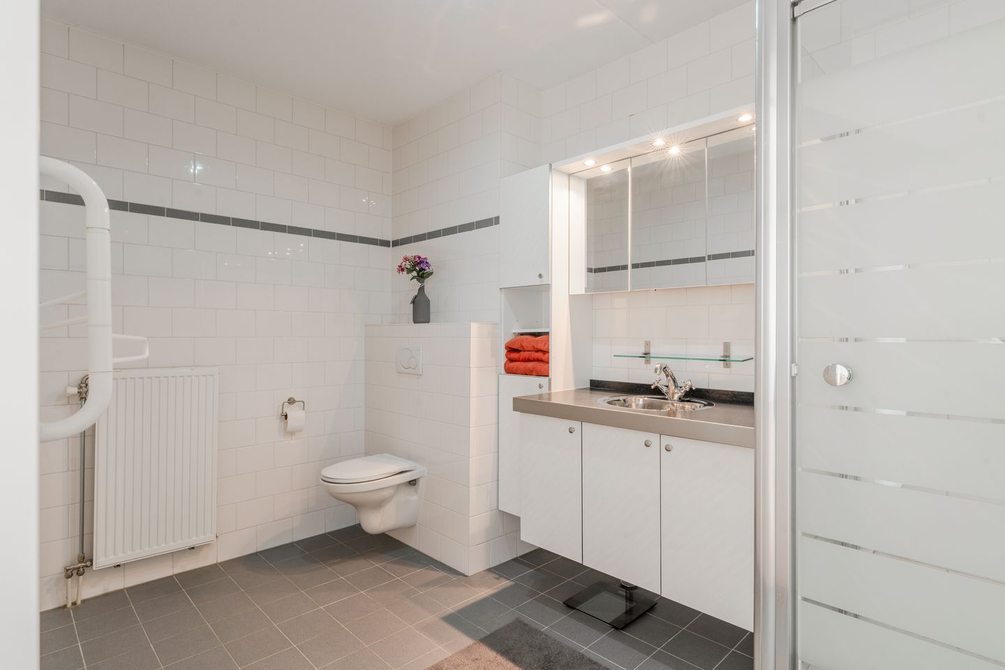 Photo 5 of Ouddiemerlaan 6-P