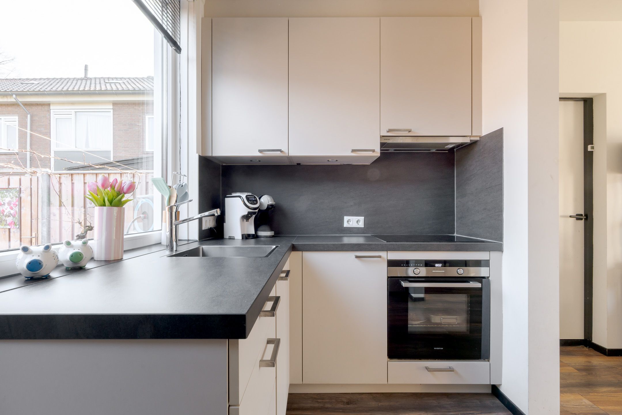 Photo 12 of Heinsiusstraat 26