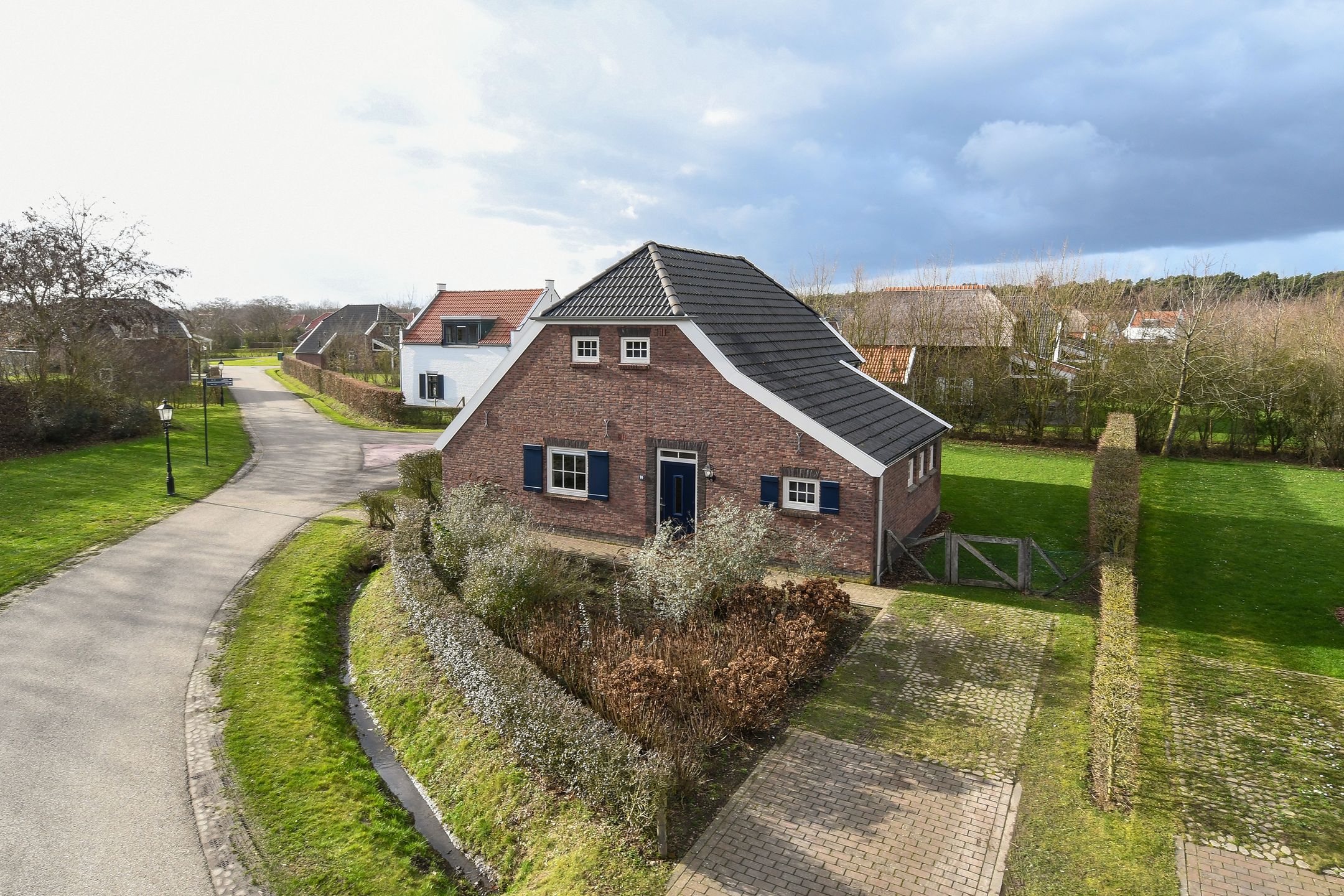 3-bedroom freehold villa in Roggel — photo 1 of 5