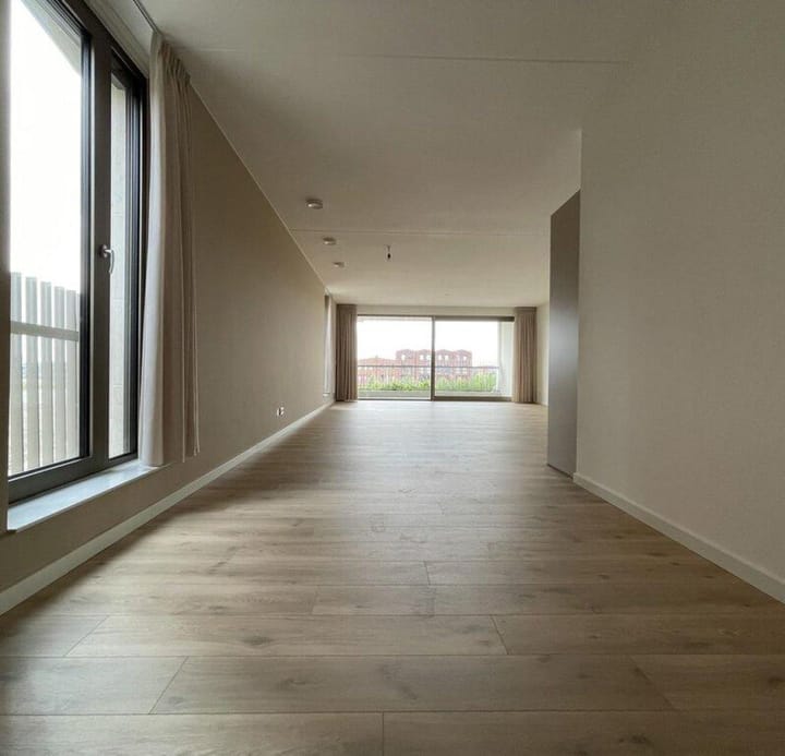 Photo 3 of Madridstraat 252