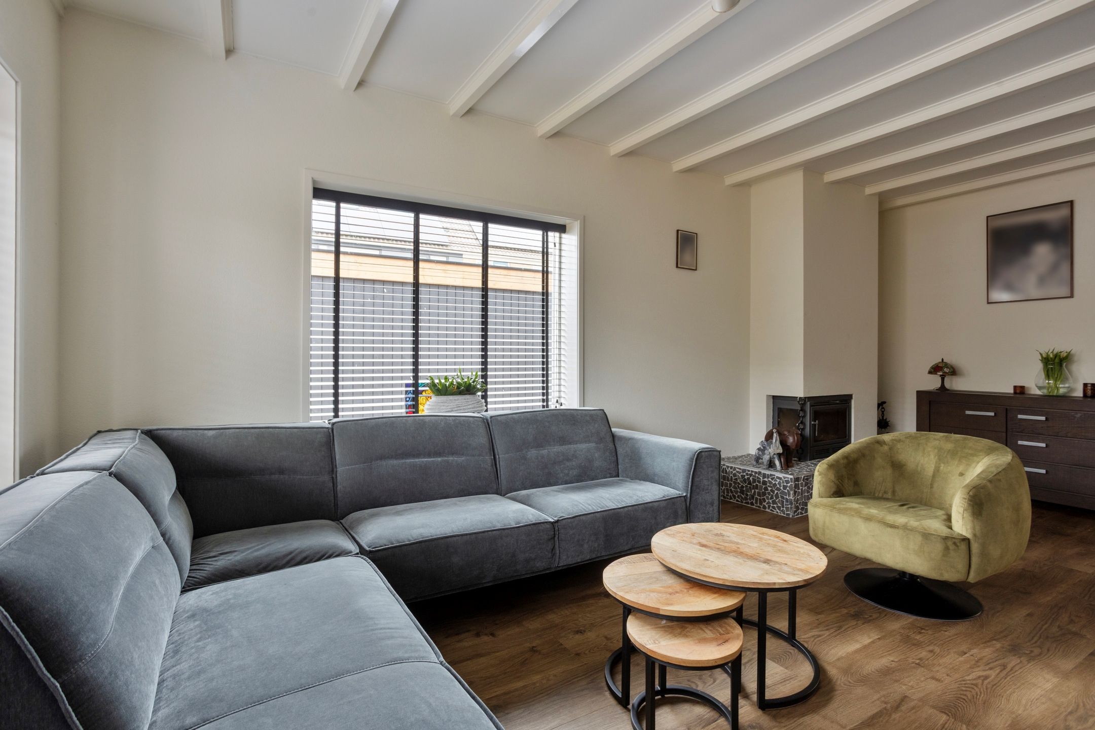 Spacious semi-detached home with living kitchen and veranda — 12