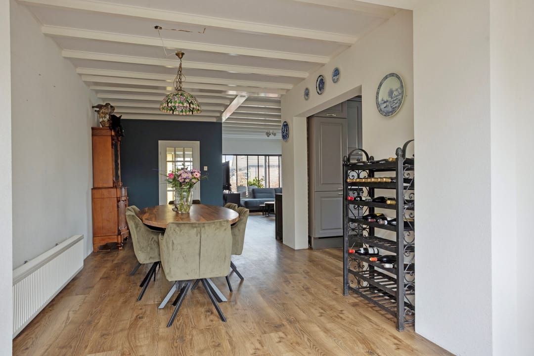 Spacious semi-detached home with living kitchen and veranda — 16