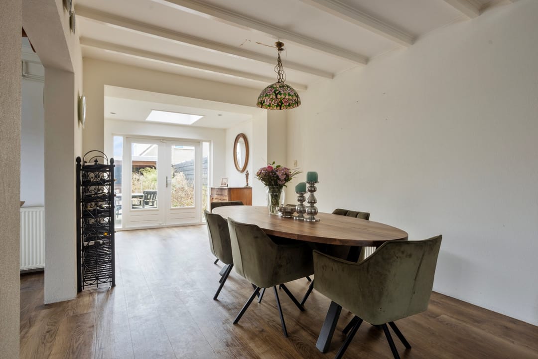 Spacious semi-detached home with living kitchen and veranda — 17