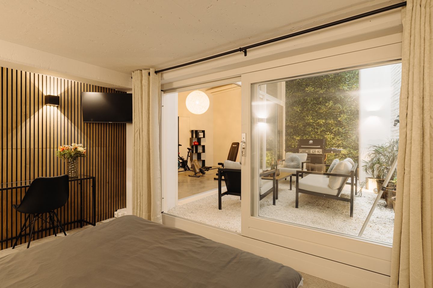 Photo 19 of Pieter de Hoochstraat 42-A